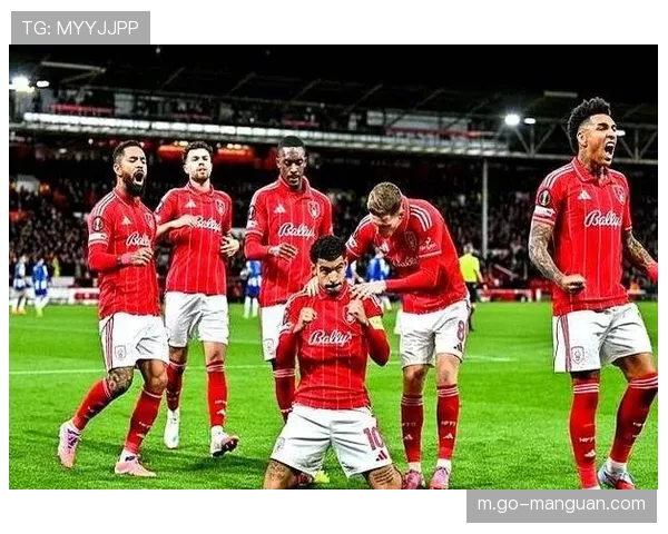 利物浦迎战诺丁汉森林,肖恩·达伊长传战术直击红军右路软肋 利物浦迎战诺丁汉森林,肖恩·达伊长传战术直击红军右路软肋