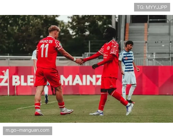 美因茨1-0爆冷战胜门兴，伯卡特反击制胜。