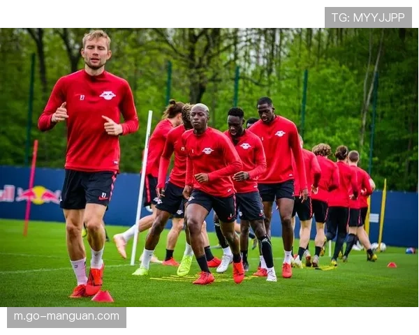 拜仁慕尼黑迎战莱比锡红牛，迪亚兹与塔赫新援首发引关注